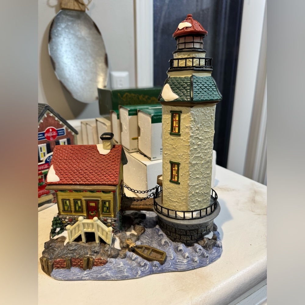 Dept 56 Knightsbridge lighthouse